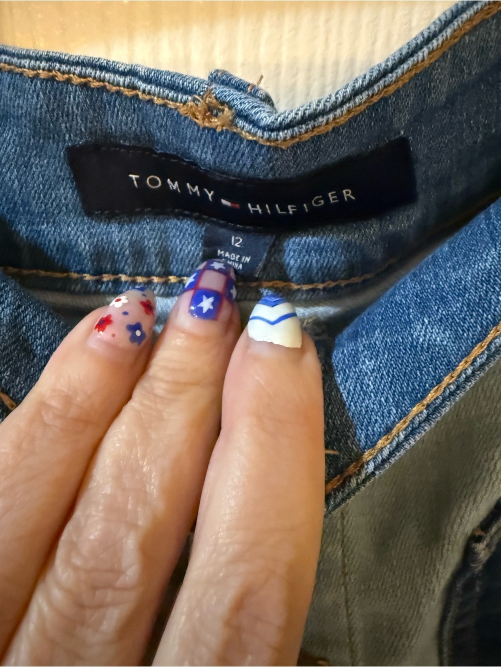 Tommy Hilfiger Two-Tone Blue Patchwork Denim Mini Skirt - Picture 4 of 8